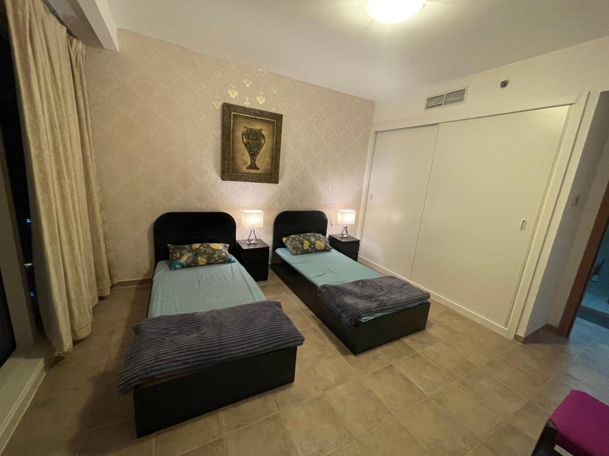 Travelers Backpackers Hostel ดูไบ ภายนอก รูปภาพ